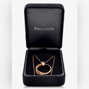 Preloved authentic Tiffany’s & Co Paloma’s Melody mini circle pendant 18k.